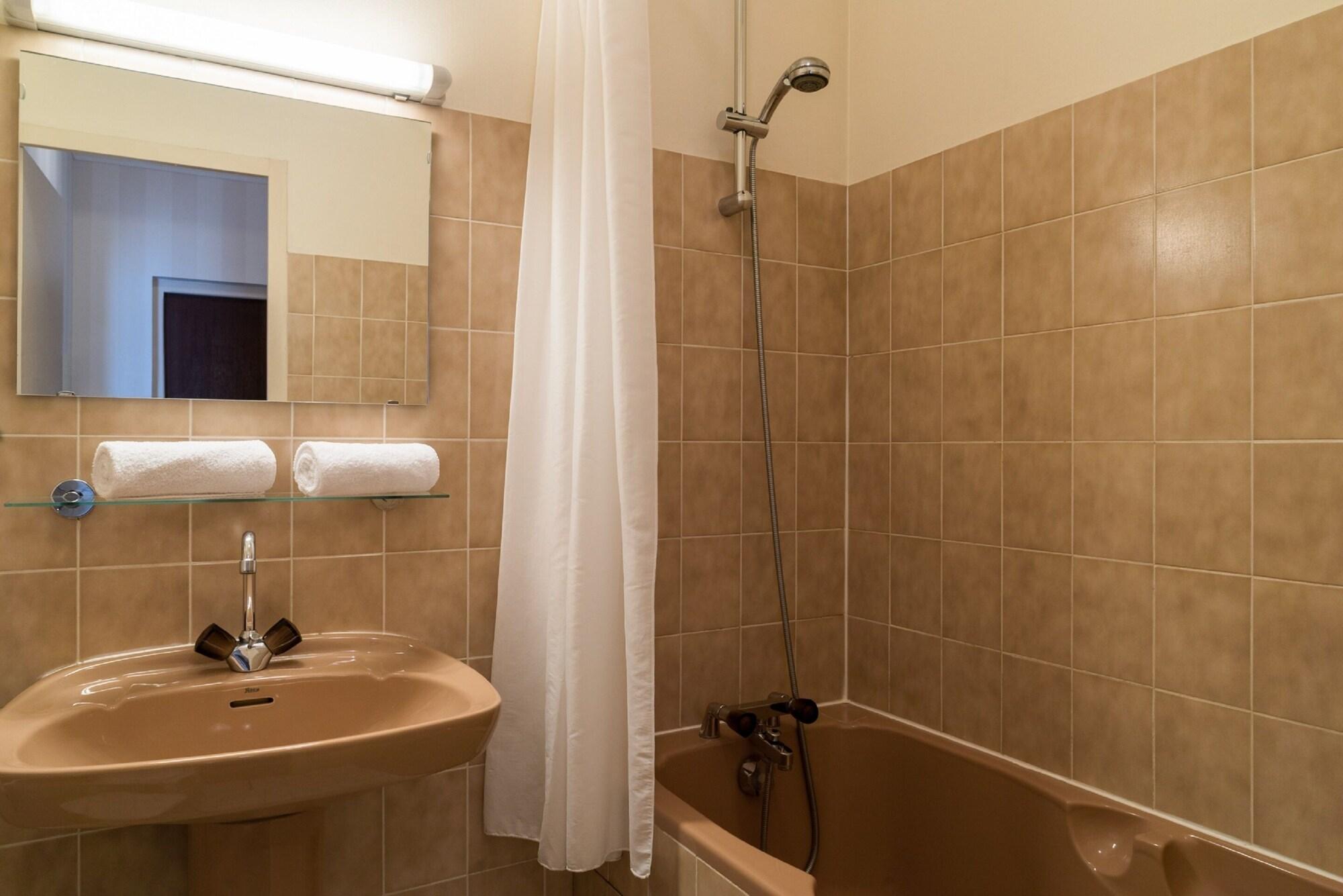 Hotel Des Trois Pigeons, Paray-le-Monial